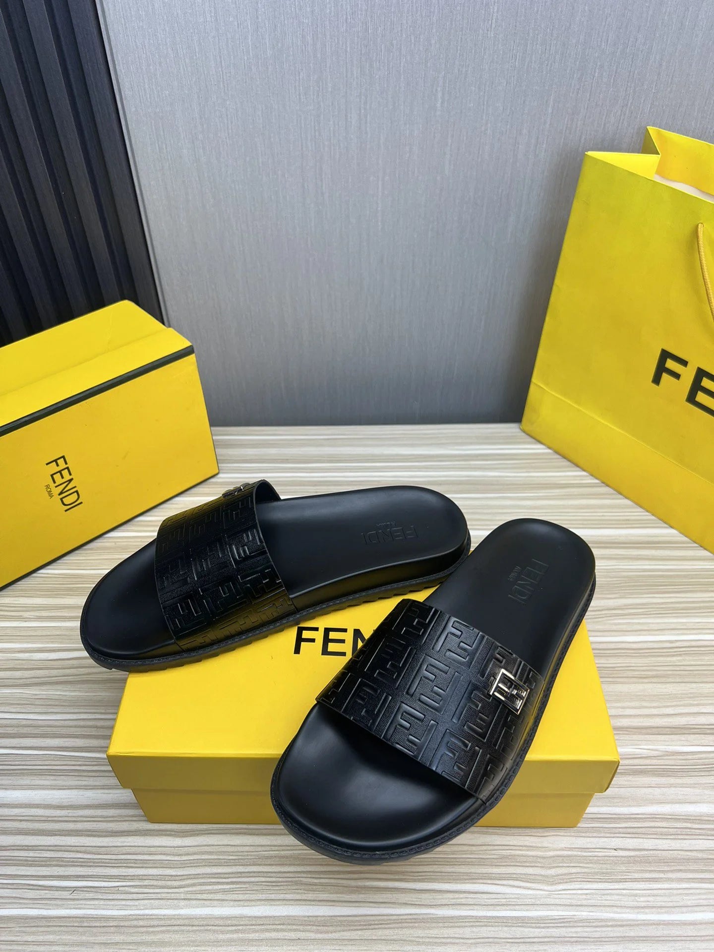 FENDI SANDAL