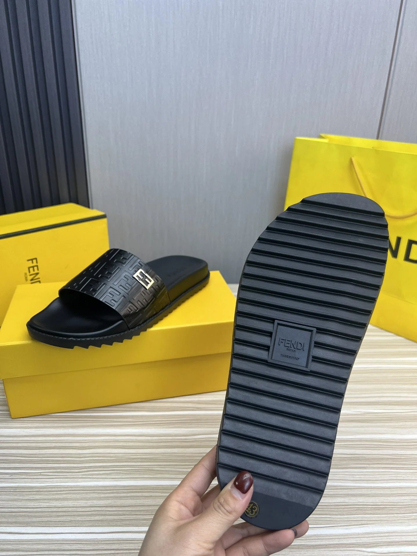 FENDI SANDAL