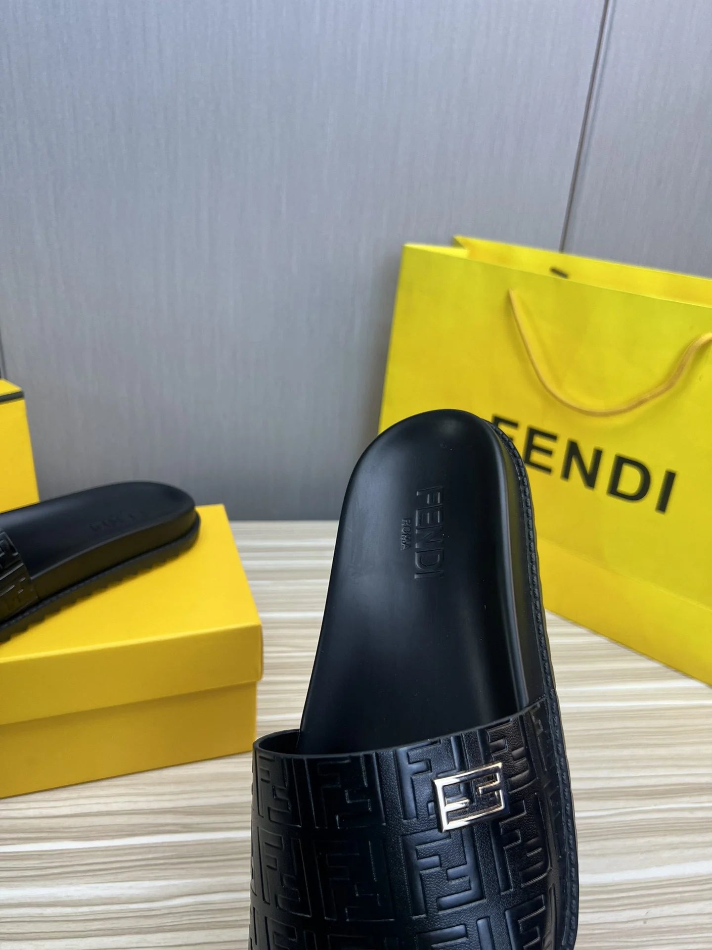 FENDI SANDAL