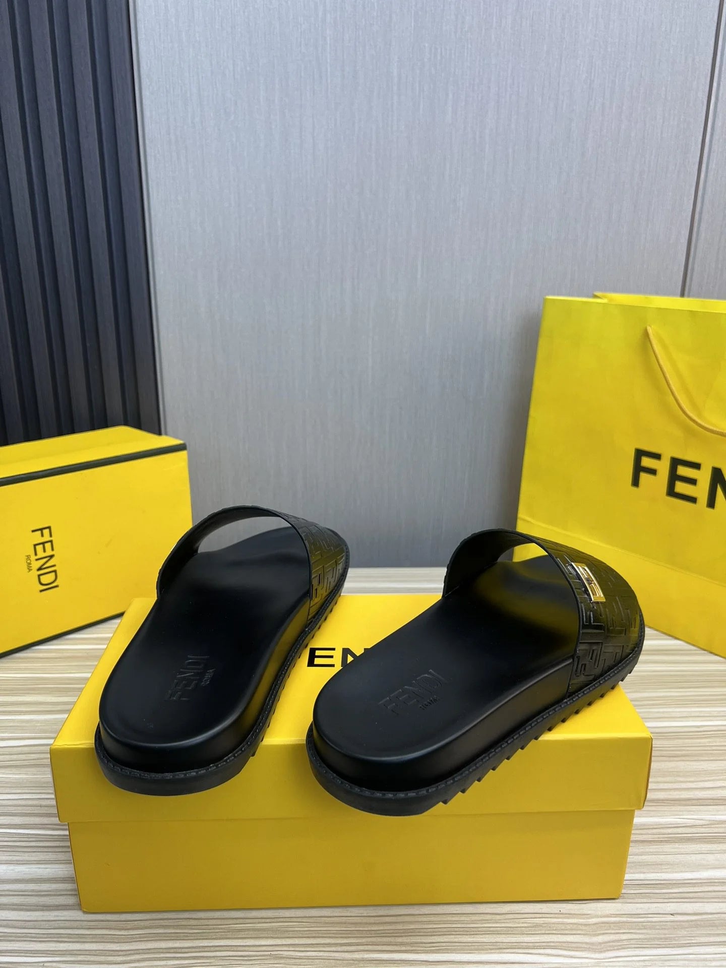 FENDI SANDAL