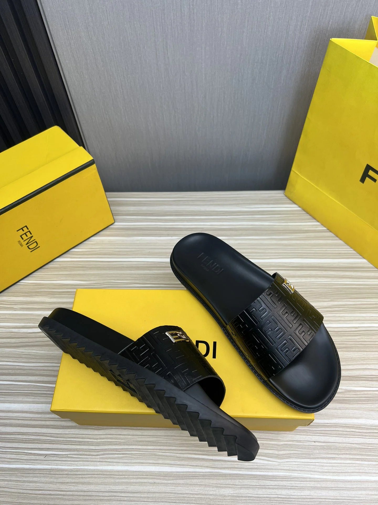 FENDI SANDAL