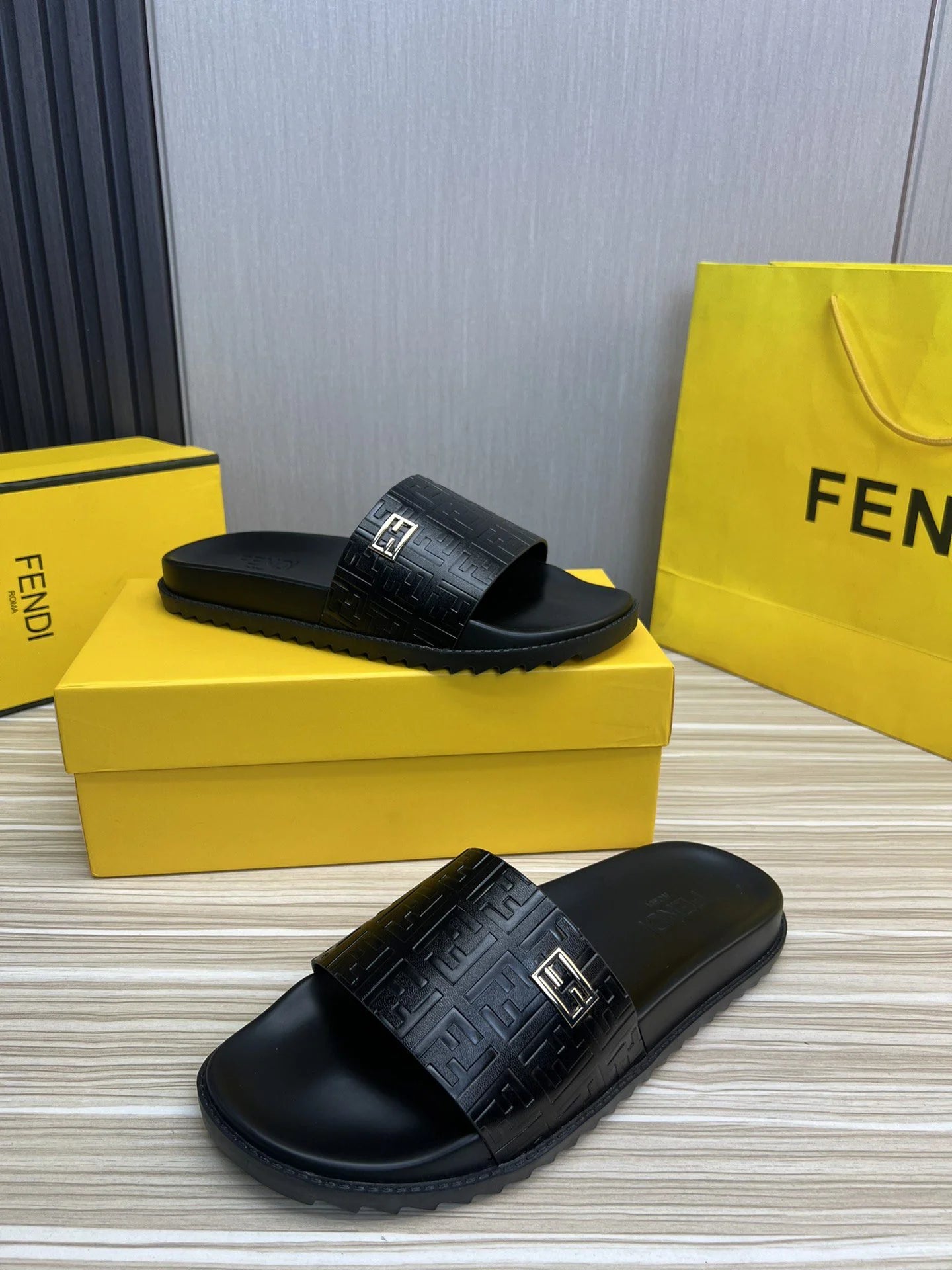 FENDI SANDAL