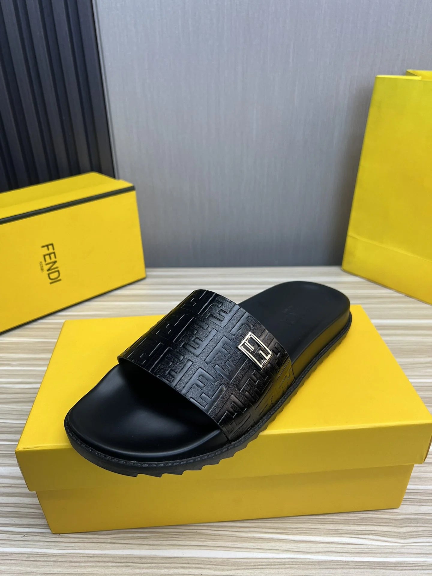 FENDI SANDAL