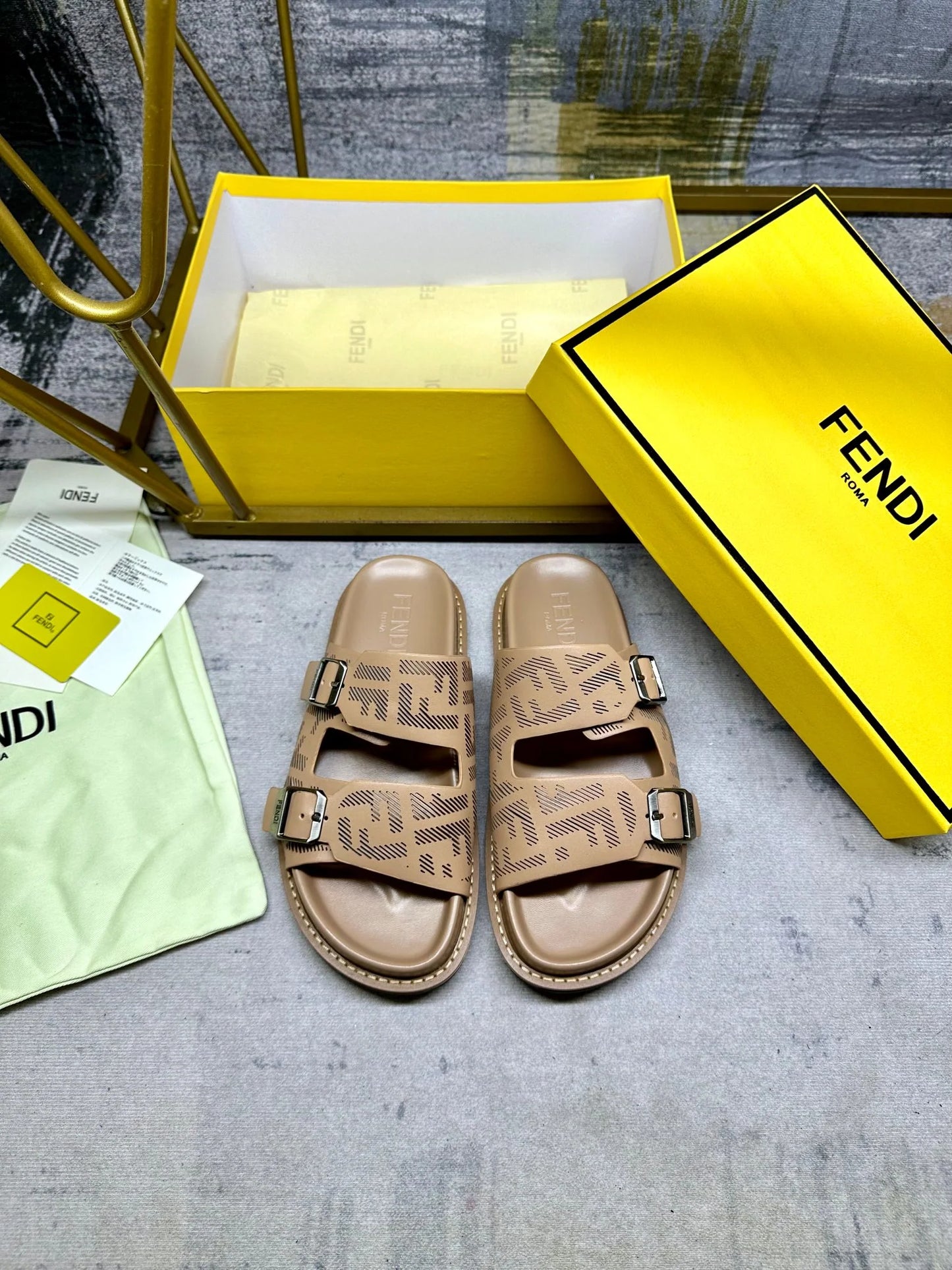 FENDI SANDAL