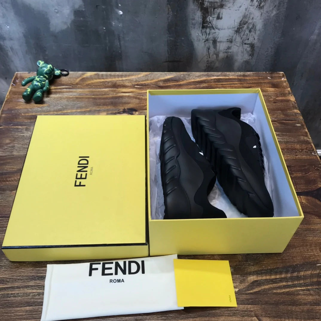 FENDI SNEAKER