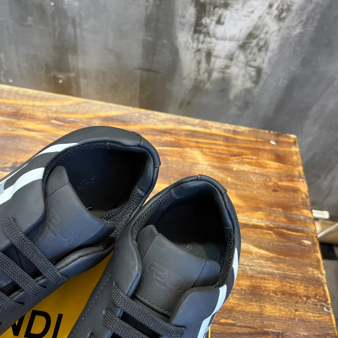 FENDI SNEAKER