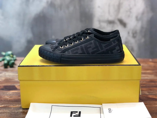 FENDI SNEAKER