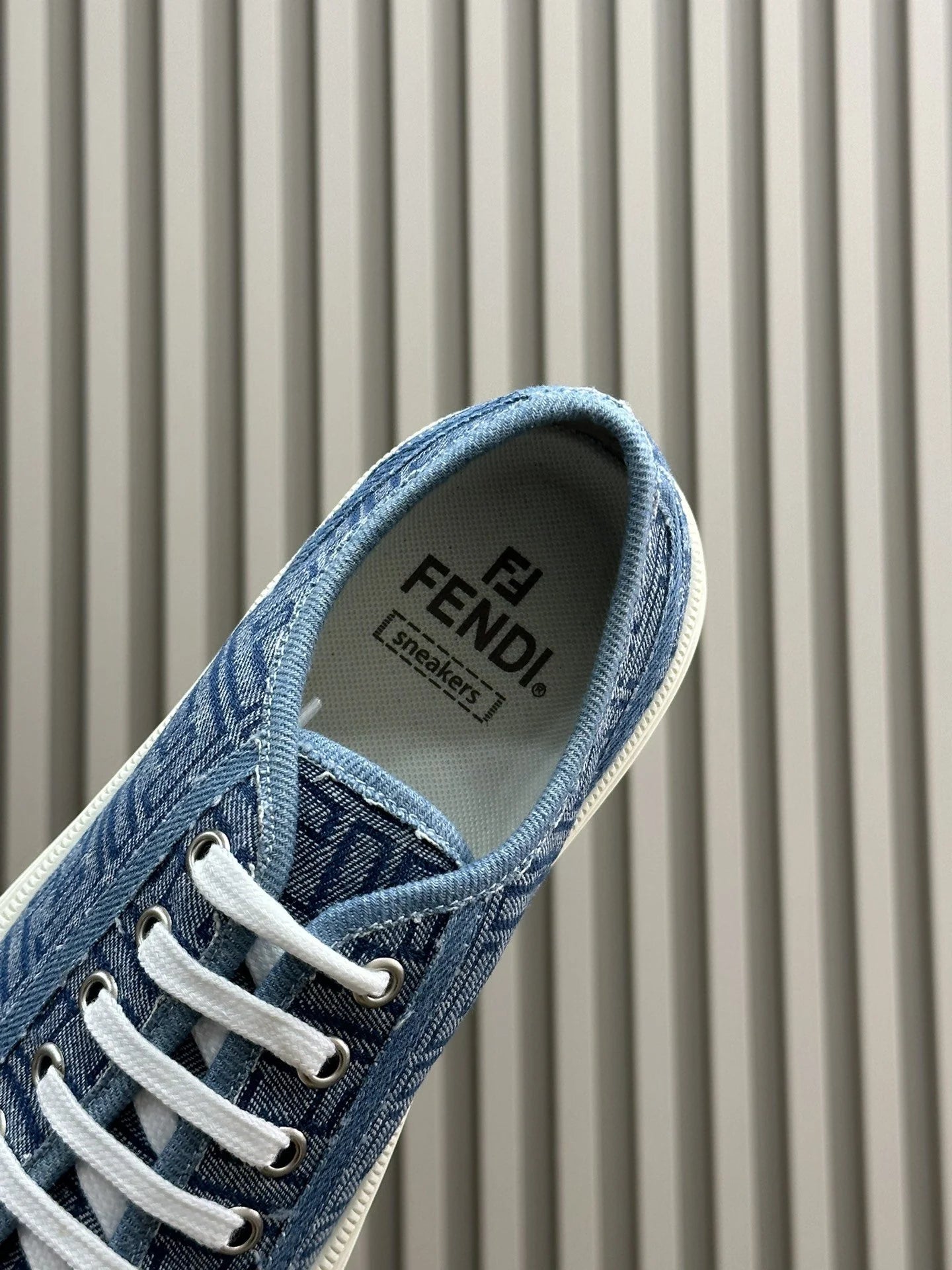 FENDI SNEAKER