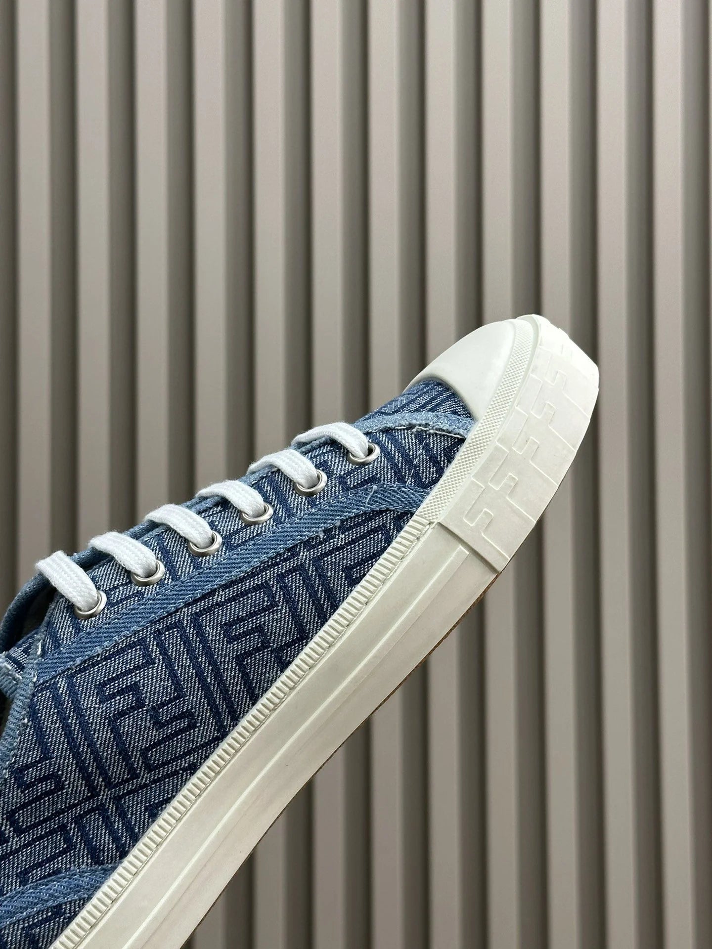 FENDI SNEAKER