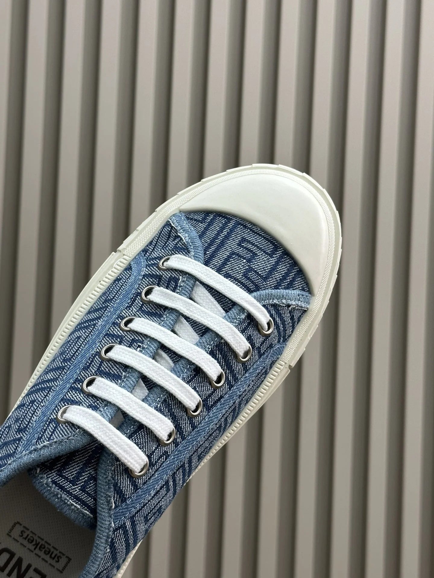 FENDI SNEAKER