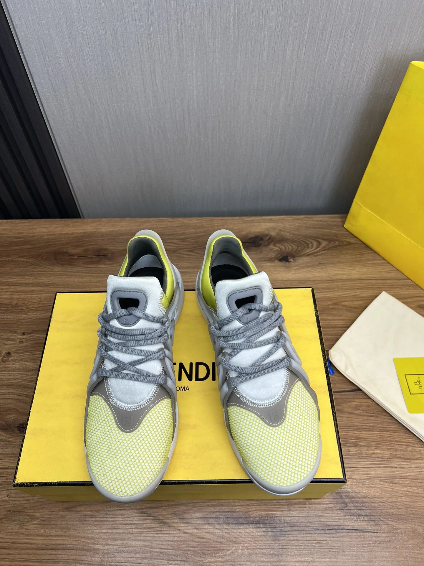 FENDI SNEAKER