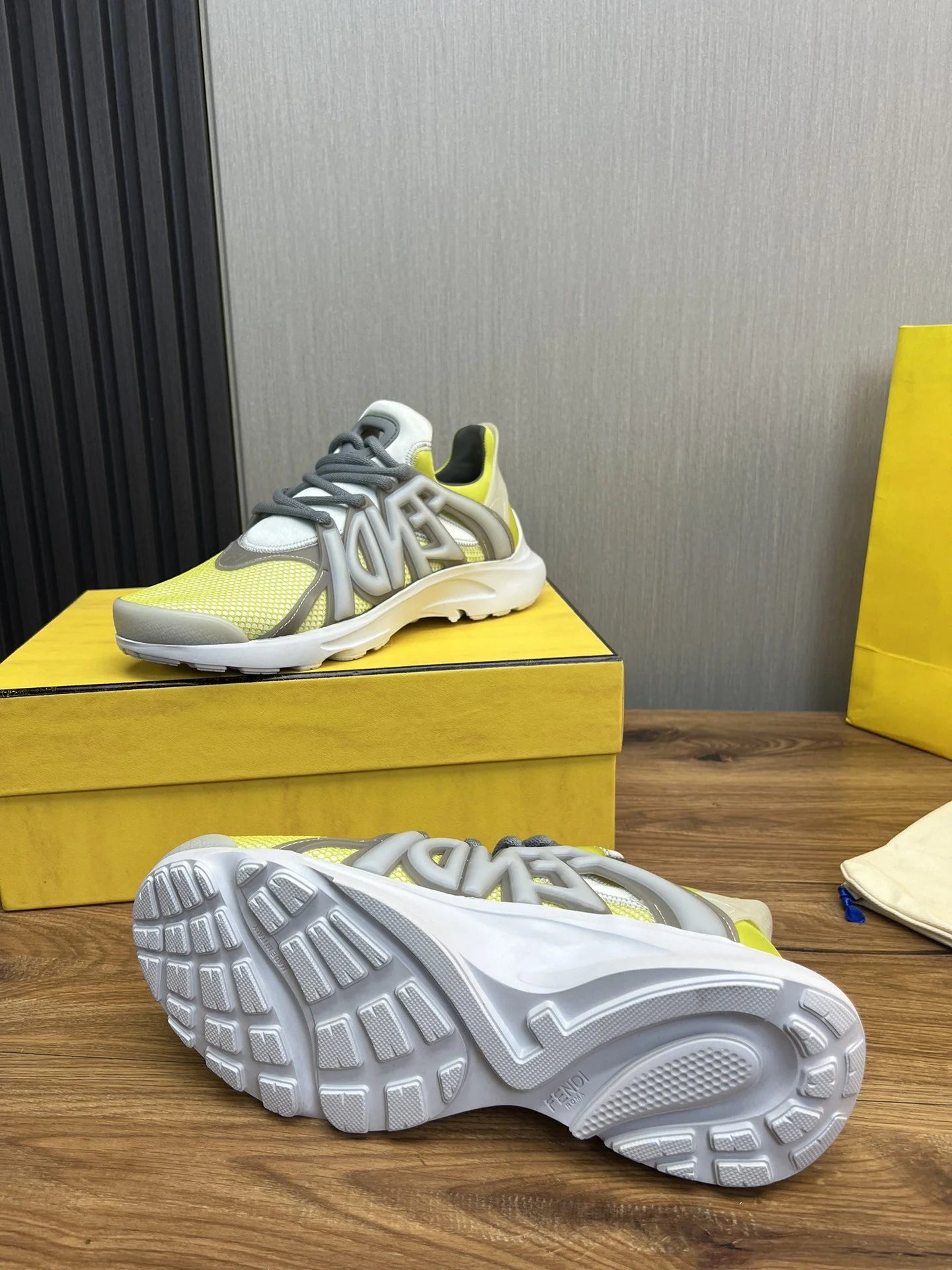 FENDI SNEAKER
