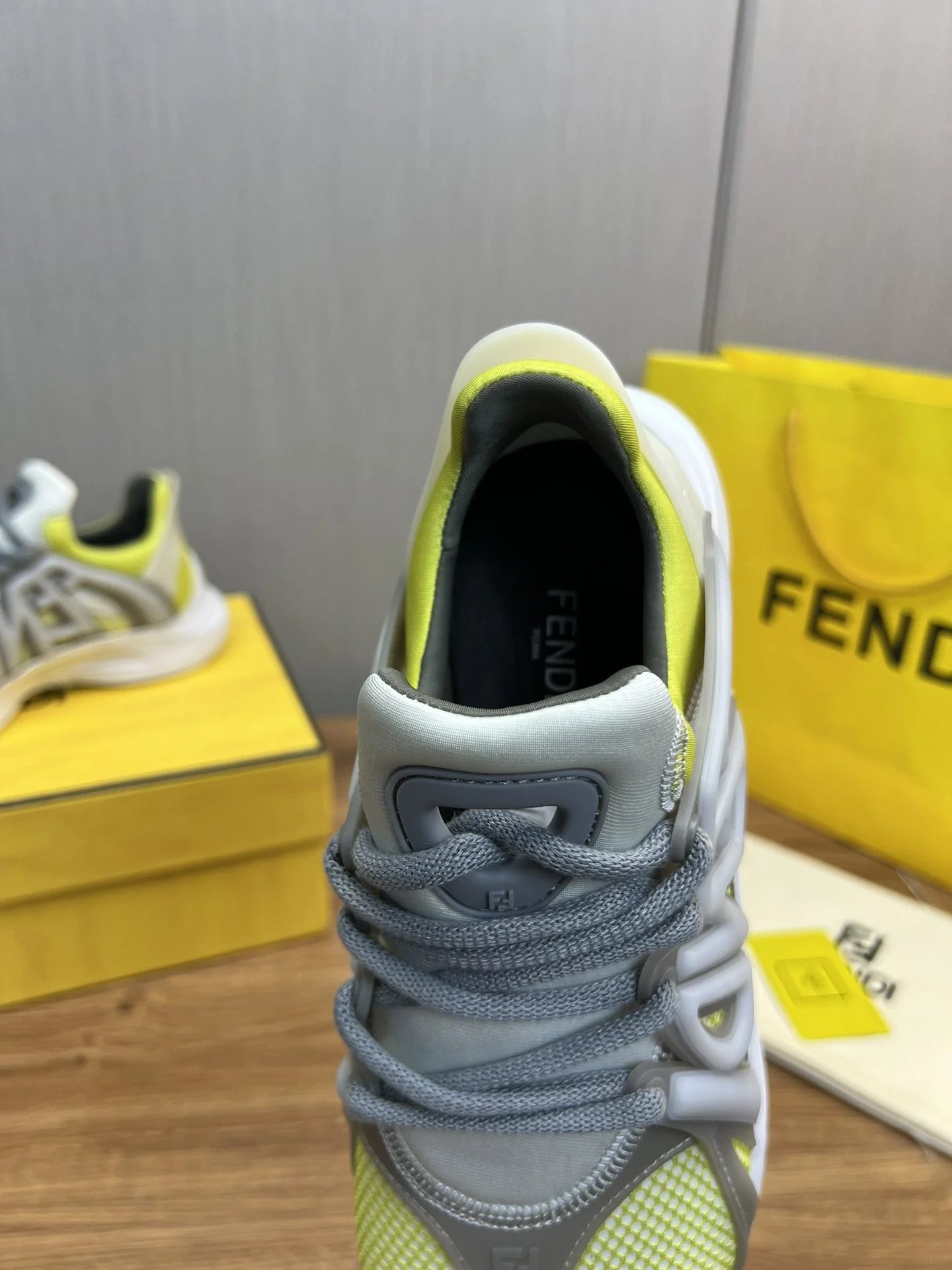 FENDI SNEAKER