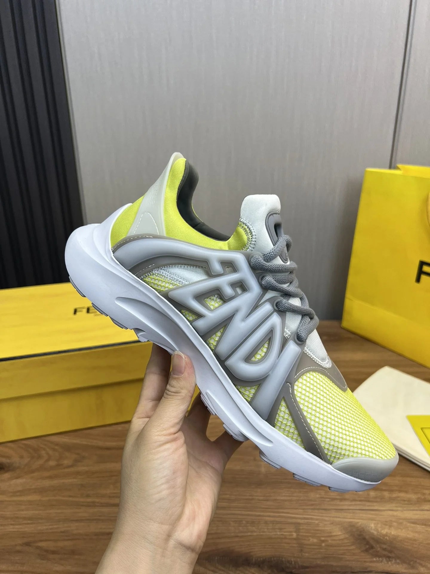 FENDI SNEAKER