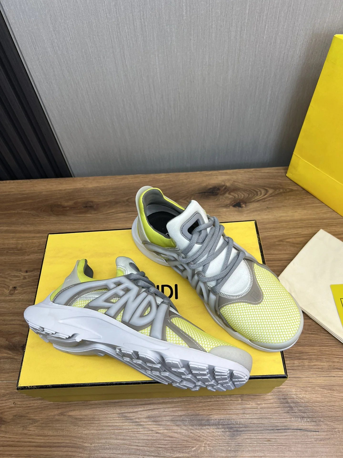 FENDI SNEAKER