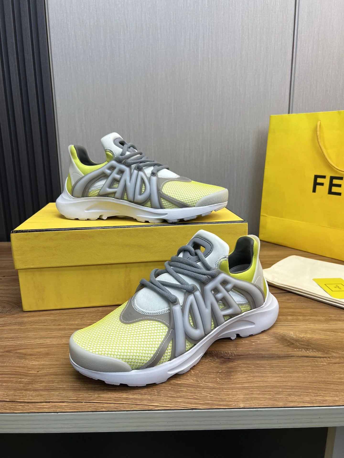 FENDI SNEAKER