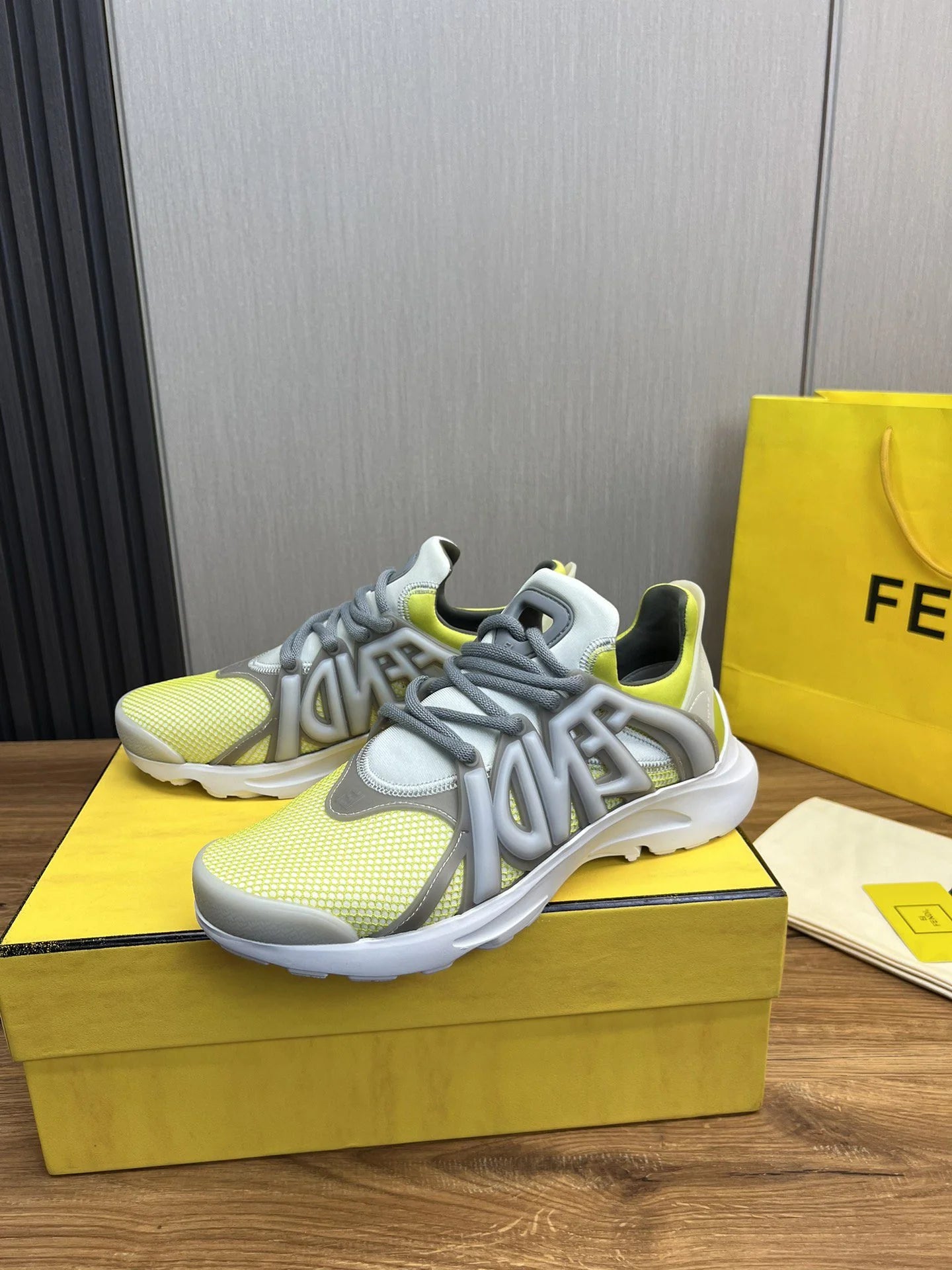 FENDI SNEAKER