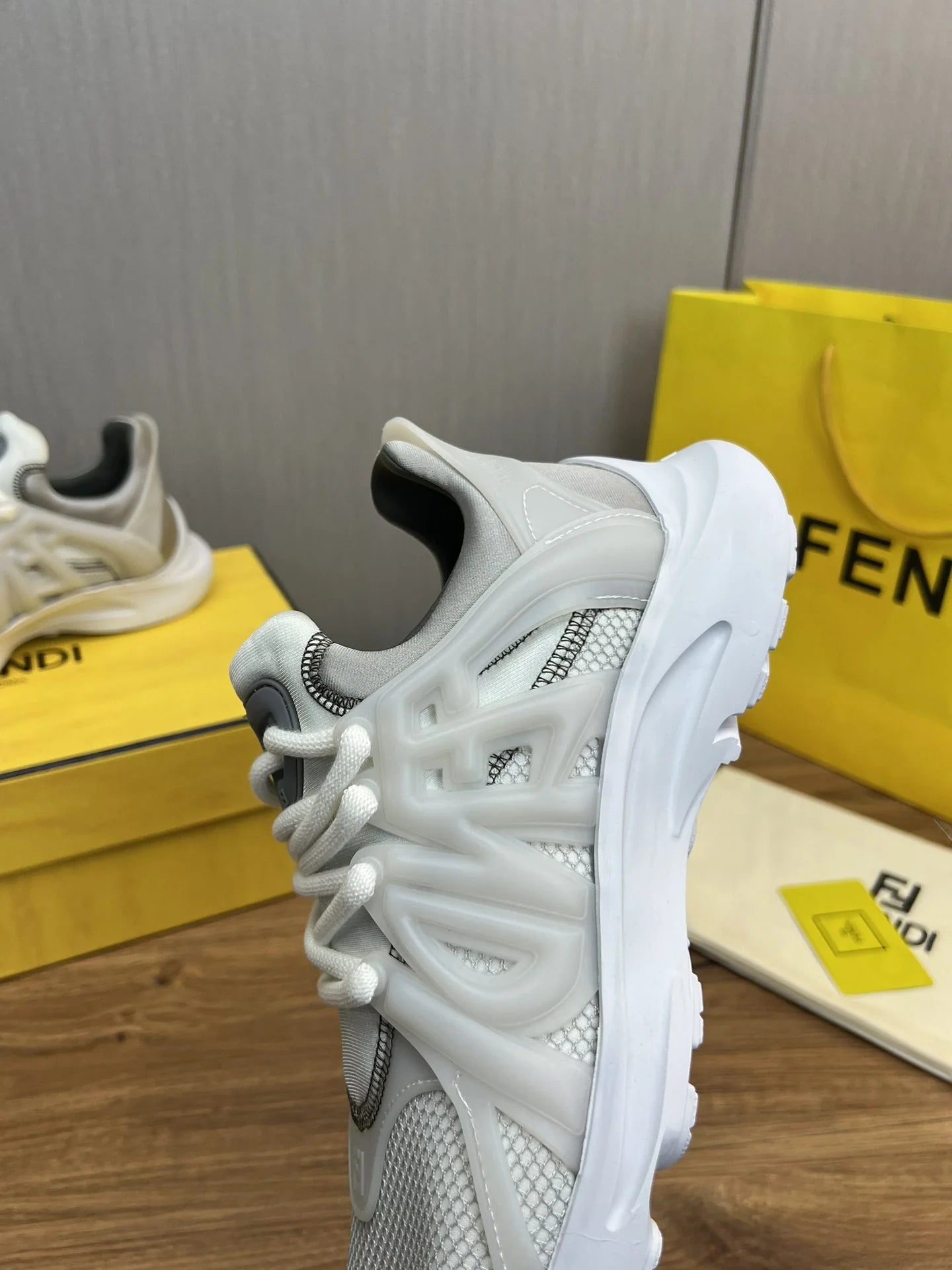 FENDI SNEAKER