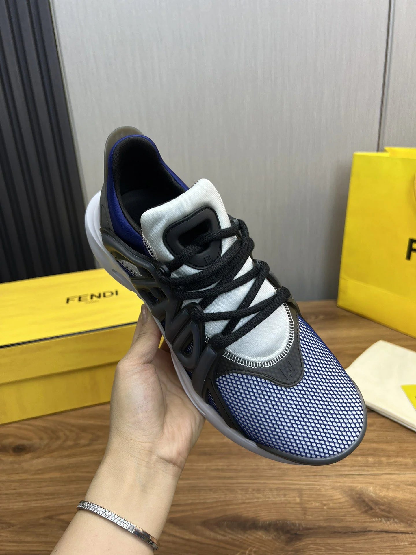FENDI SNEAKER