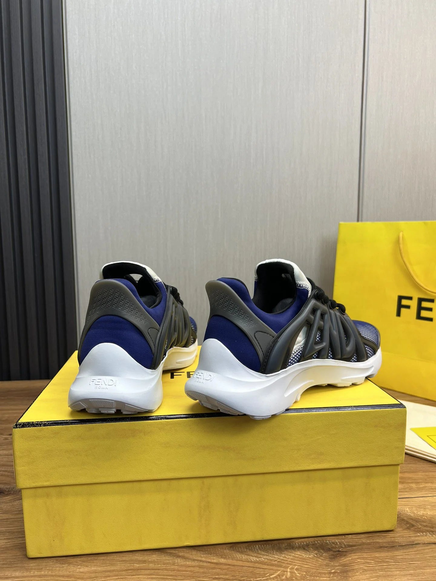 FENDI SNEAKER