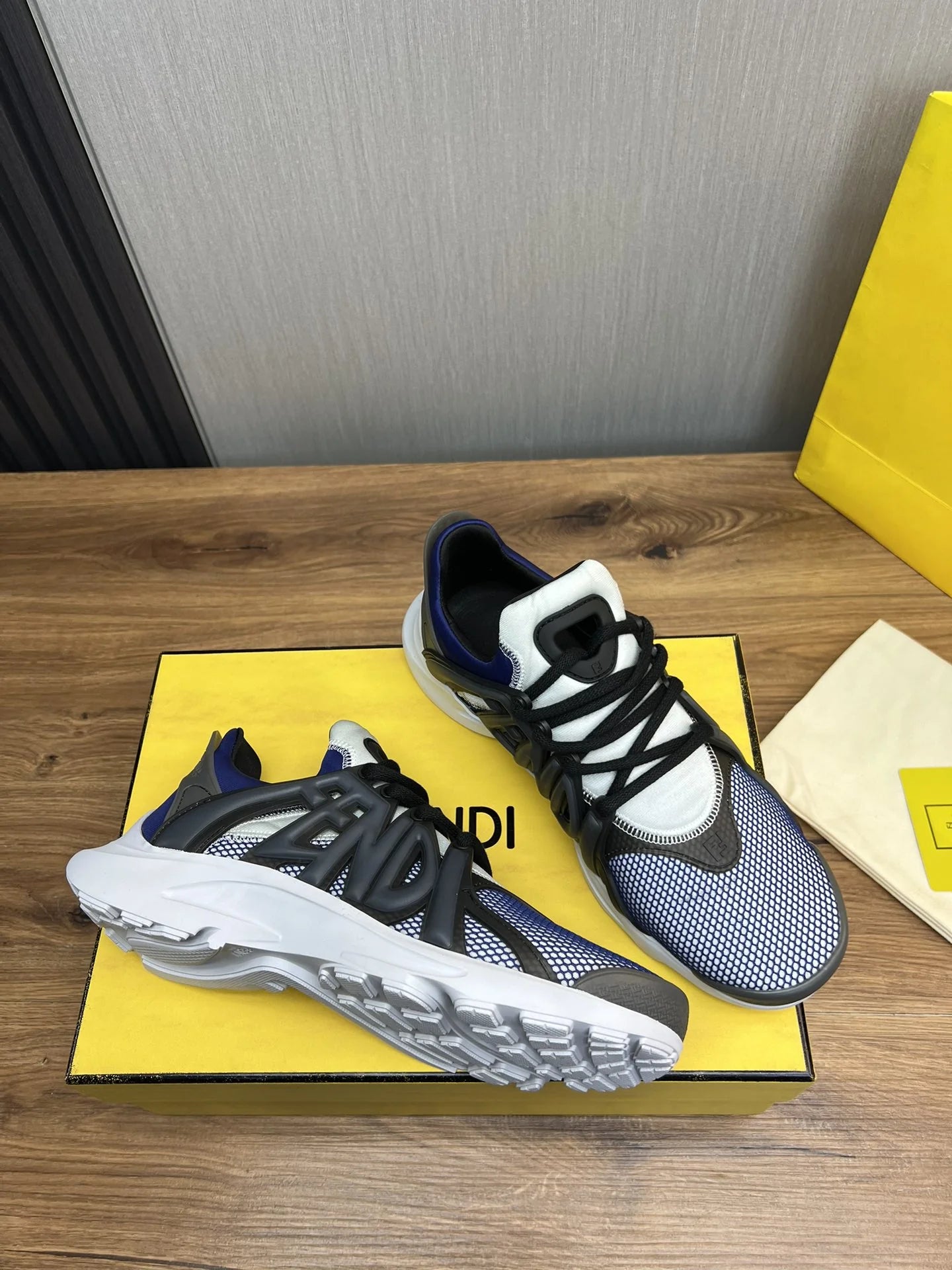 FENDI SNEAKER