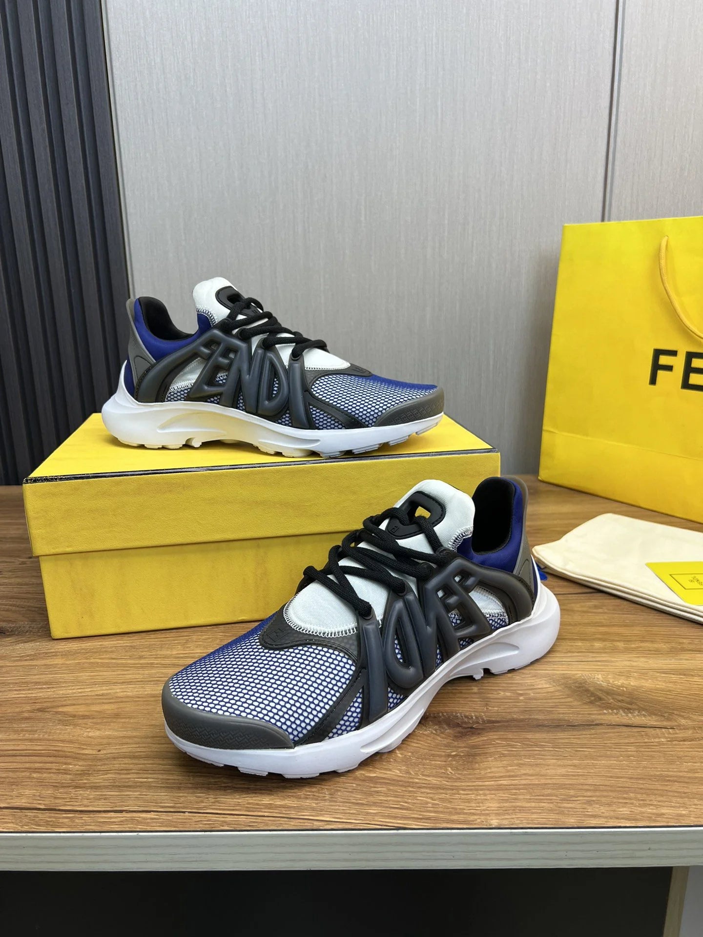 FENDI SNEAKER