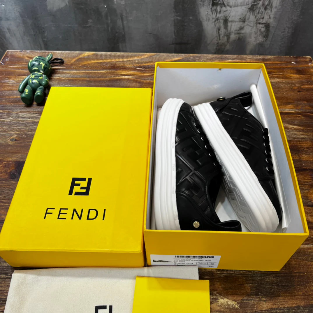 FENDI SNEAKER