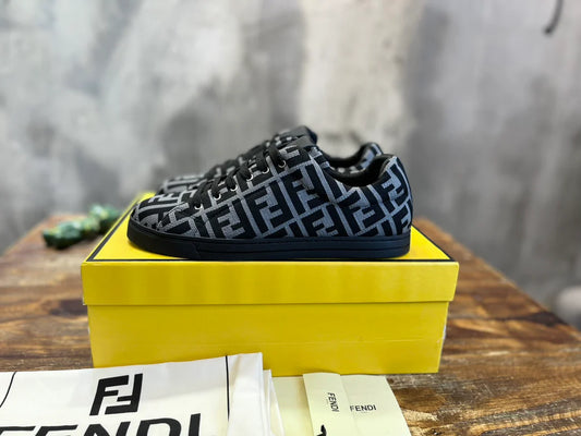 FENDI SNEAKER