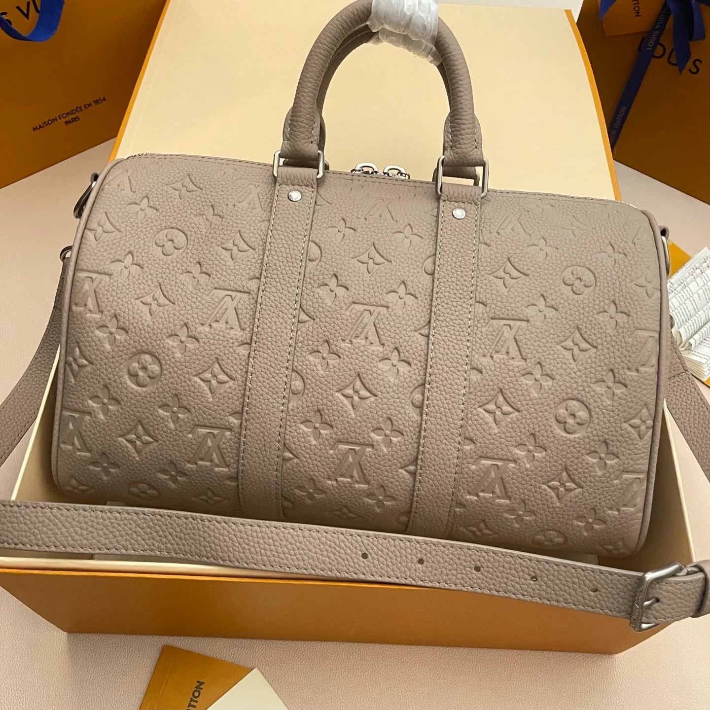 LV BAG M