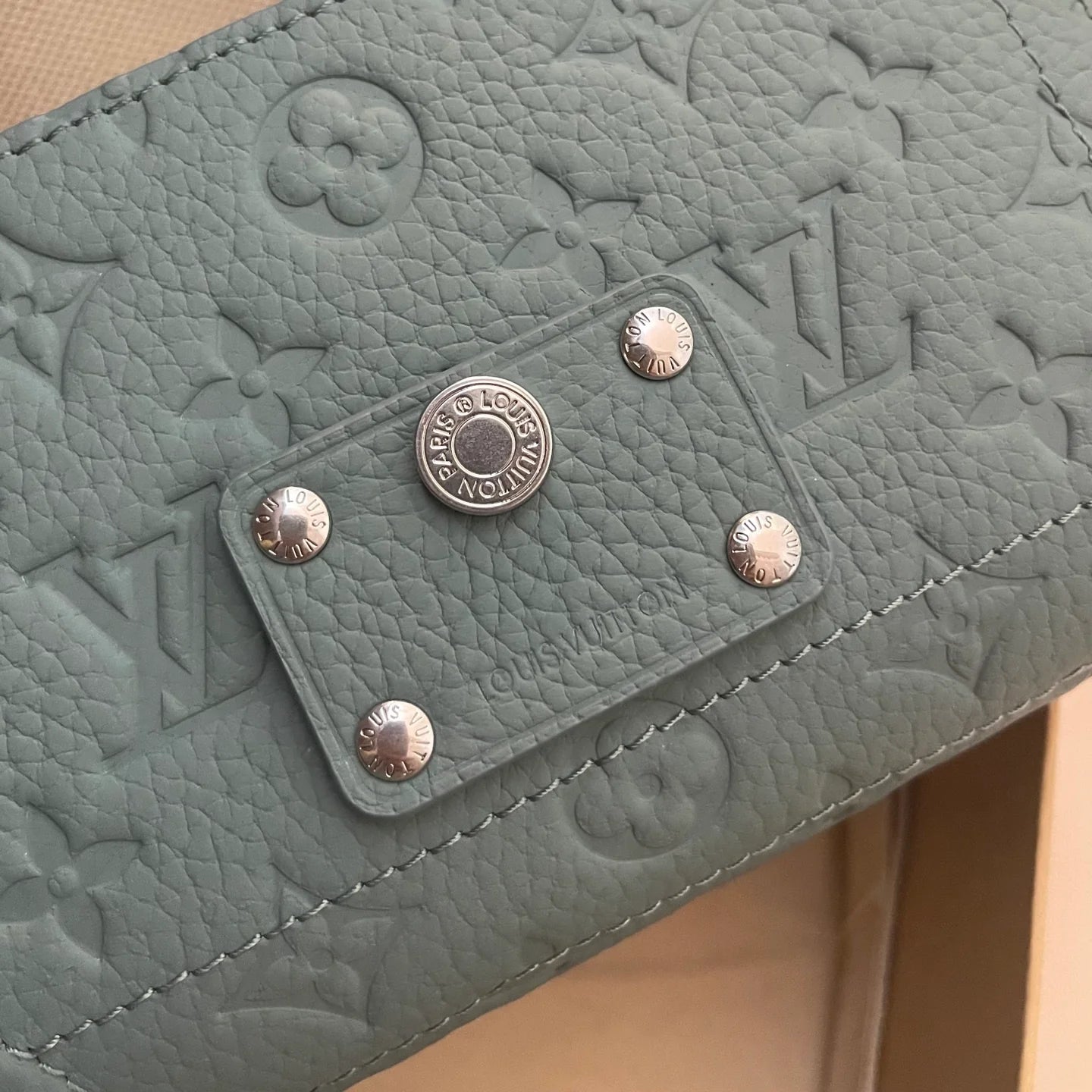 LV BAG M