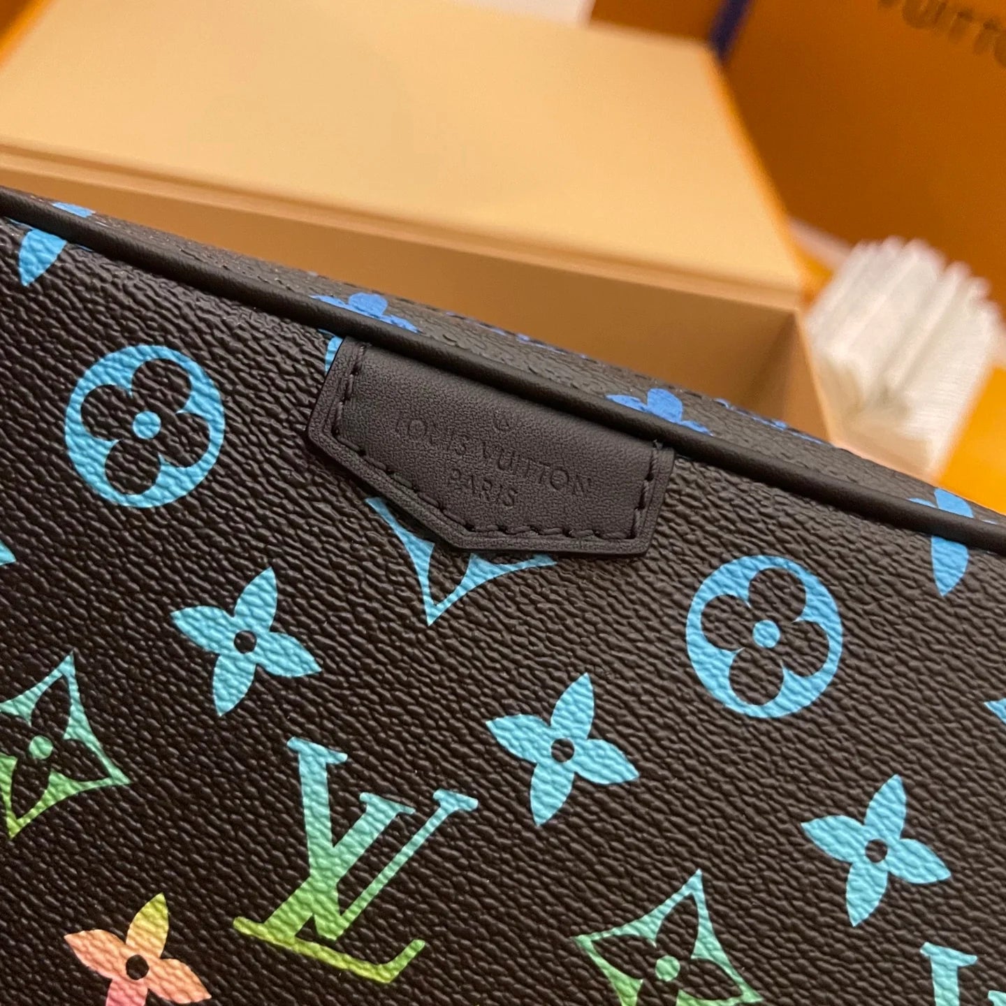 LV BAG M