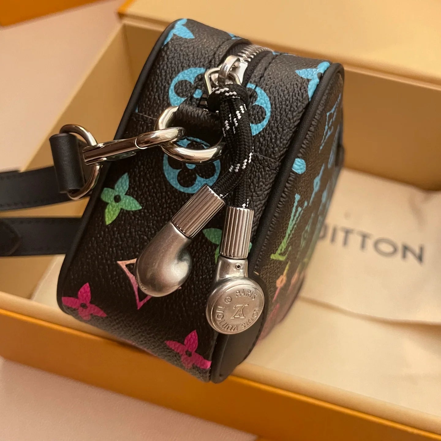 LV BAG M