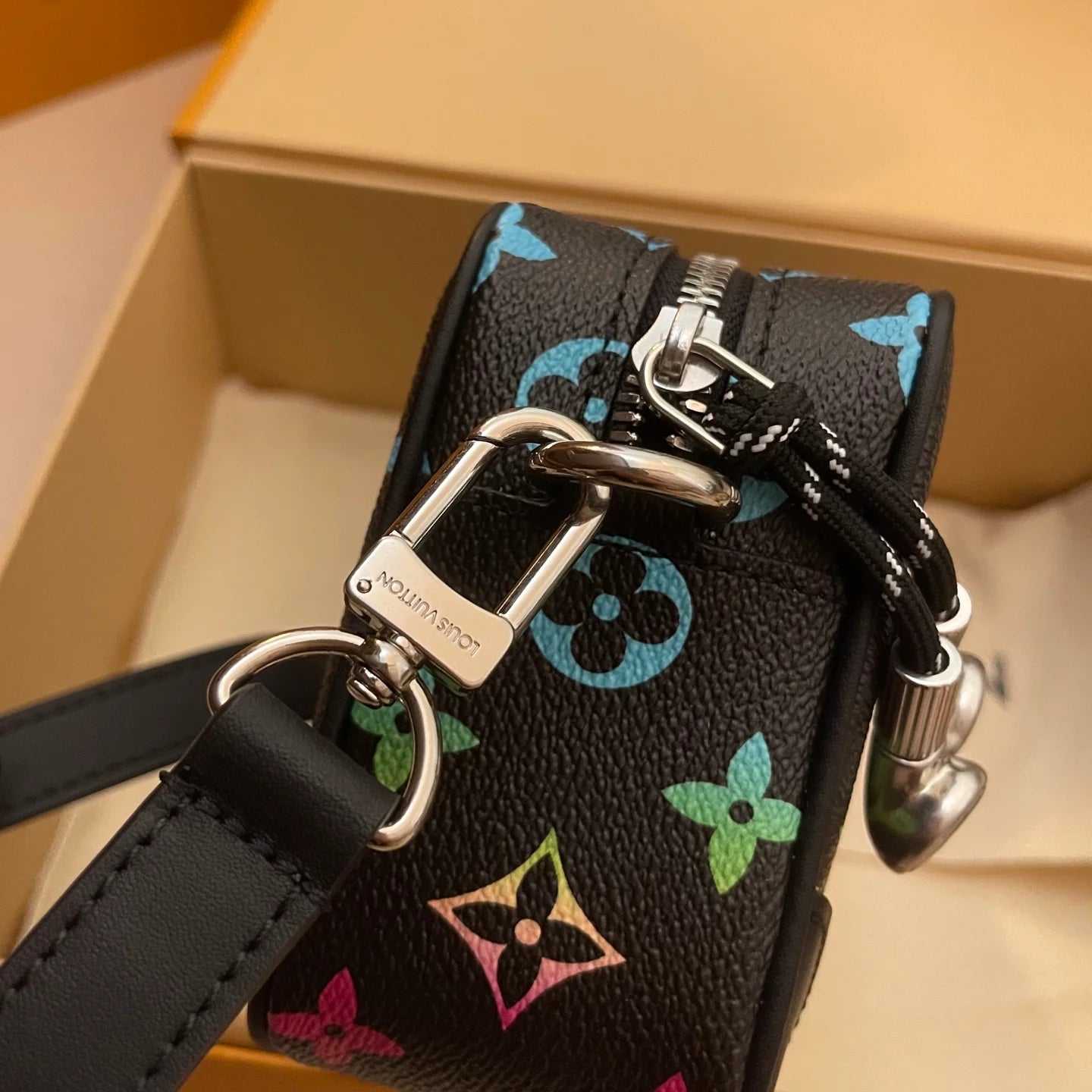 LV BAG M