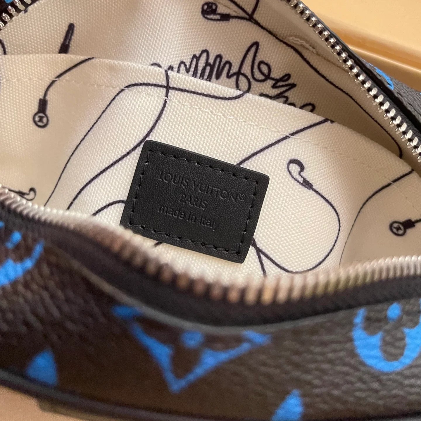 LV BAG M