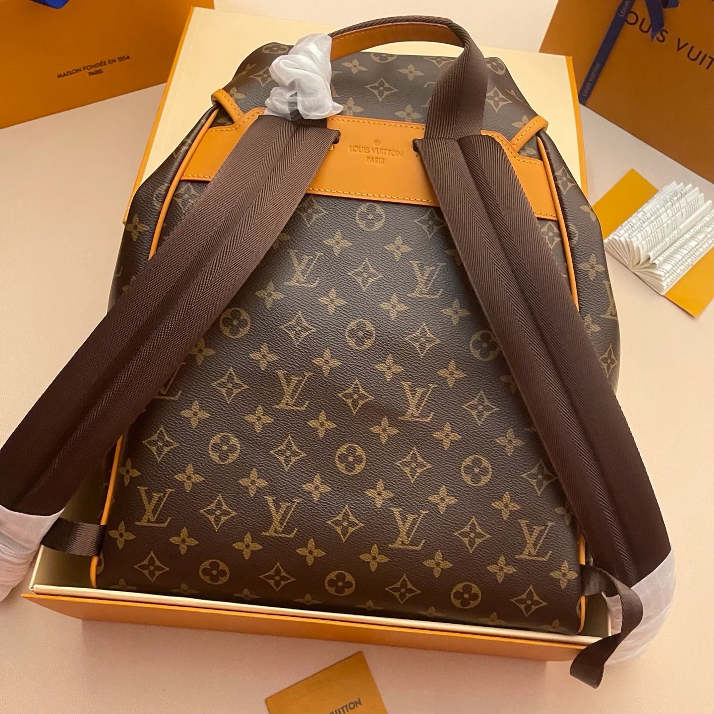 LV BAG M
