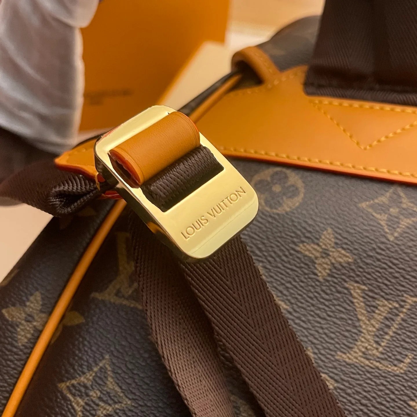 LV BAG M