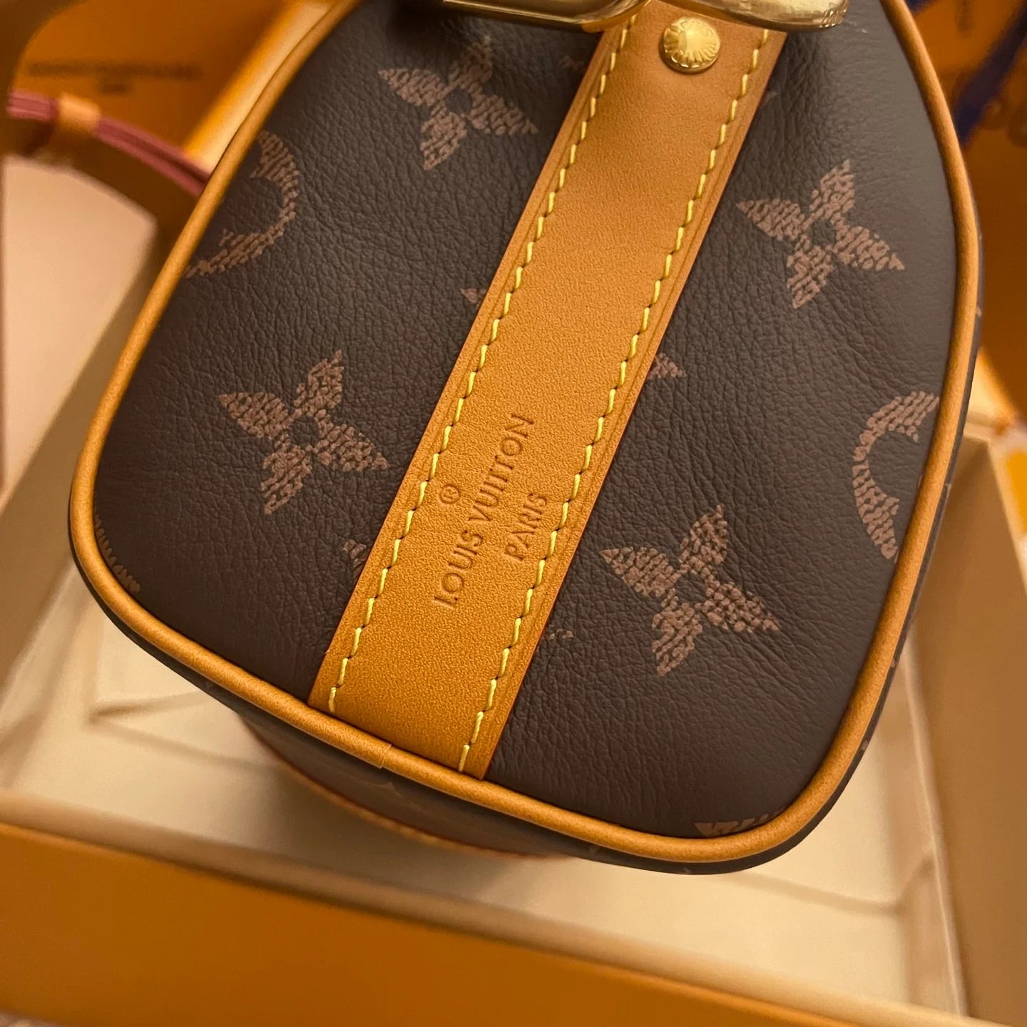 LV BAG M