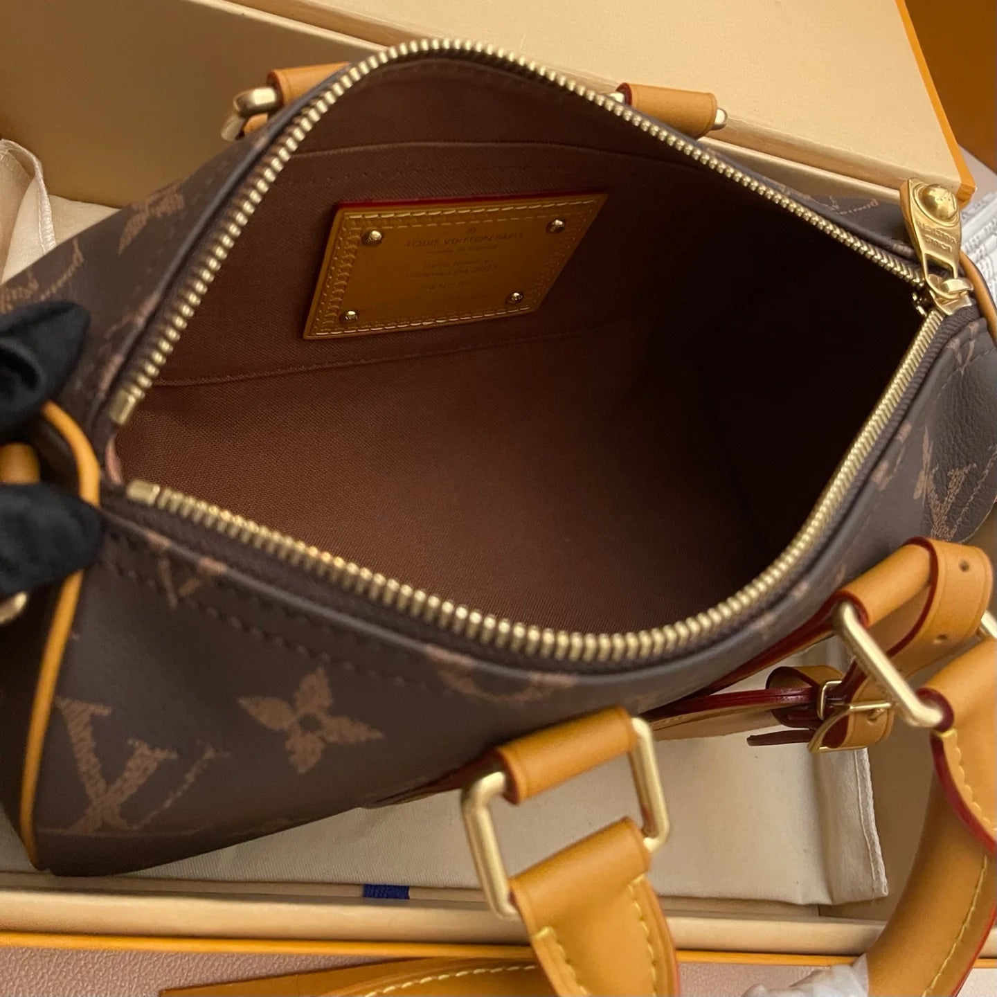 LV BAG M