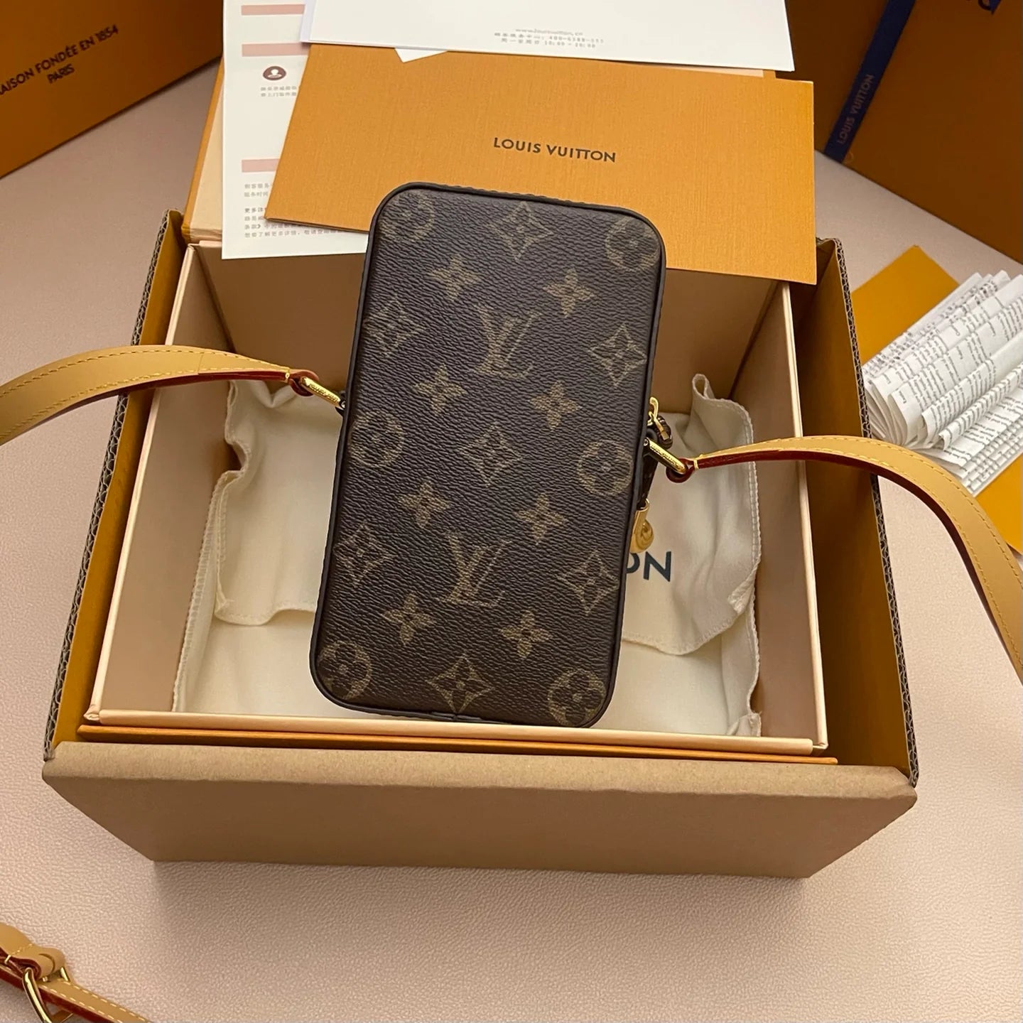 LV BAG M