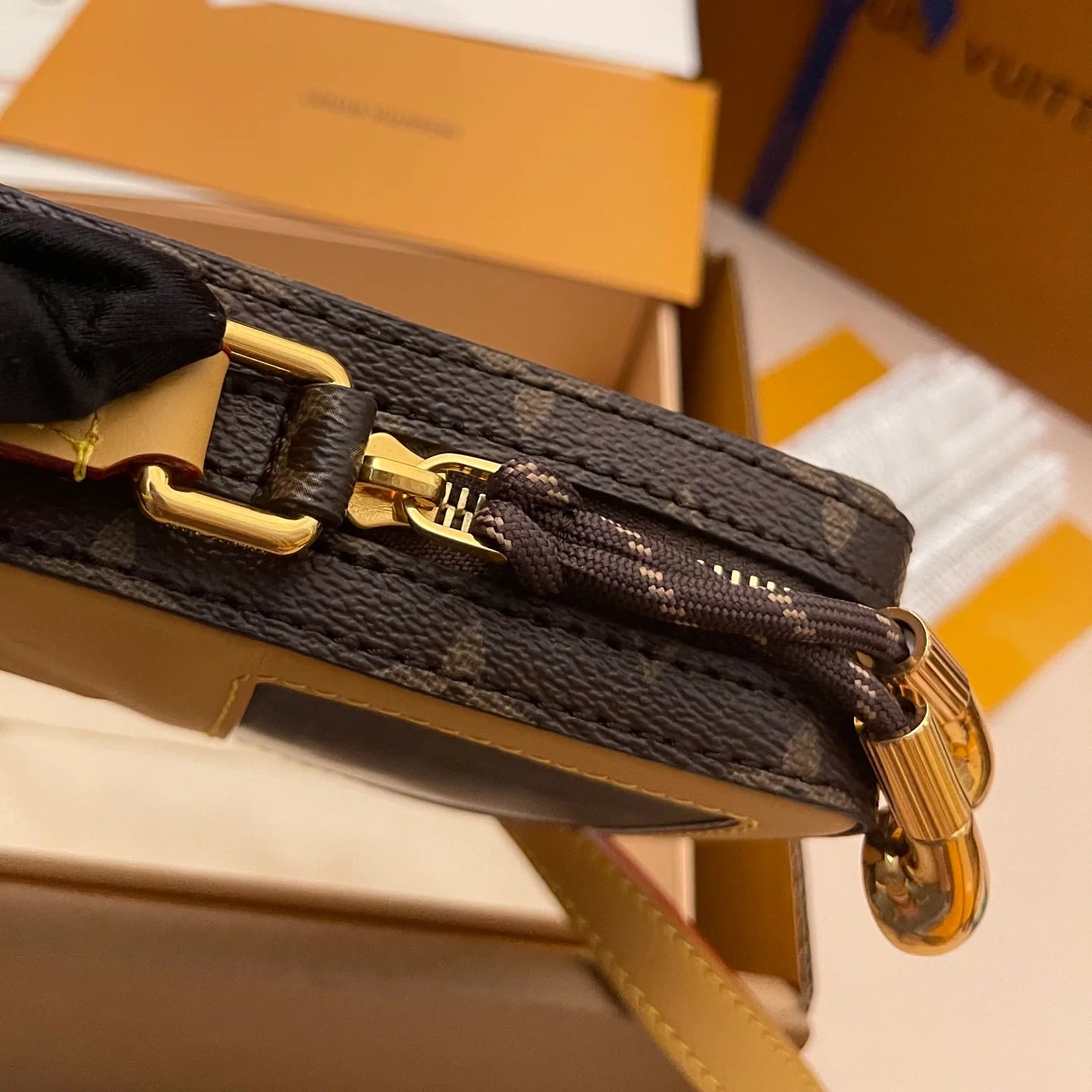 LV BAG M