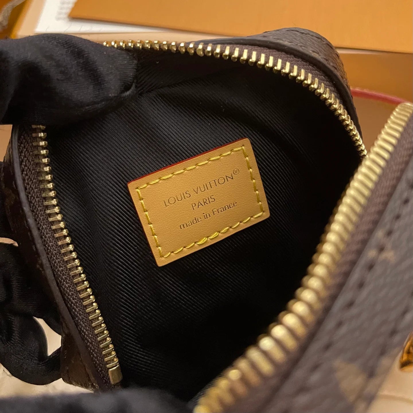 LV BAG M