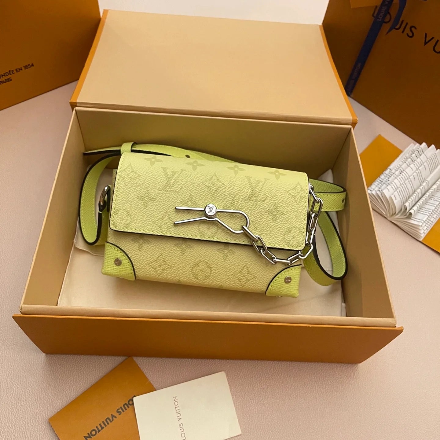 LV BAG M