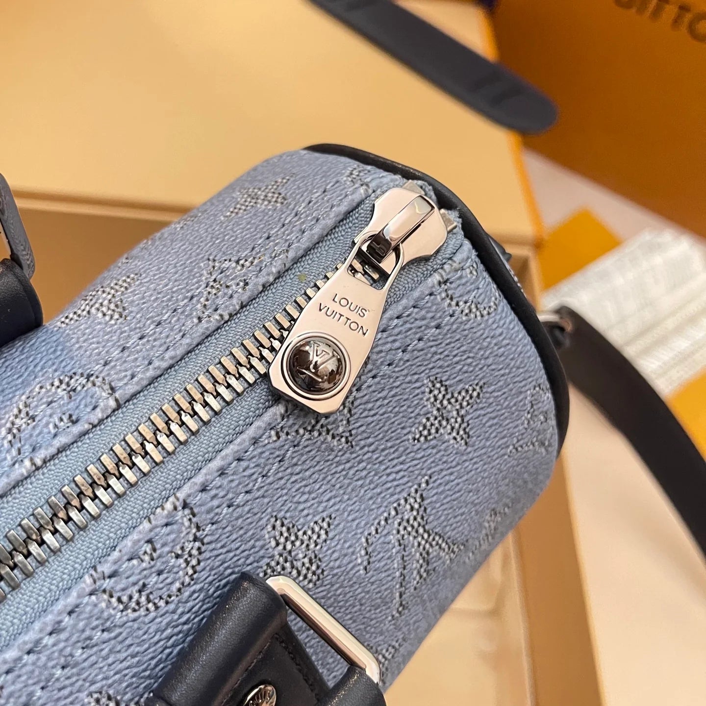 LV BAG M