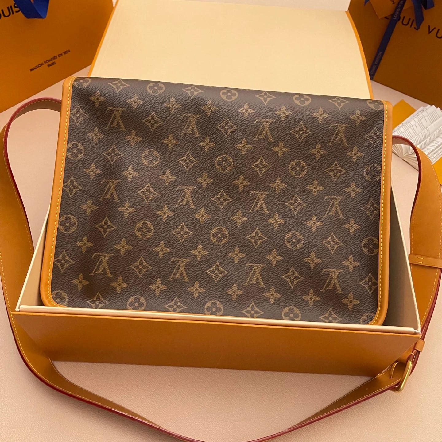 LV BAG M