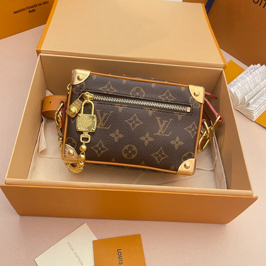 LV BAG M