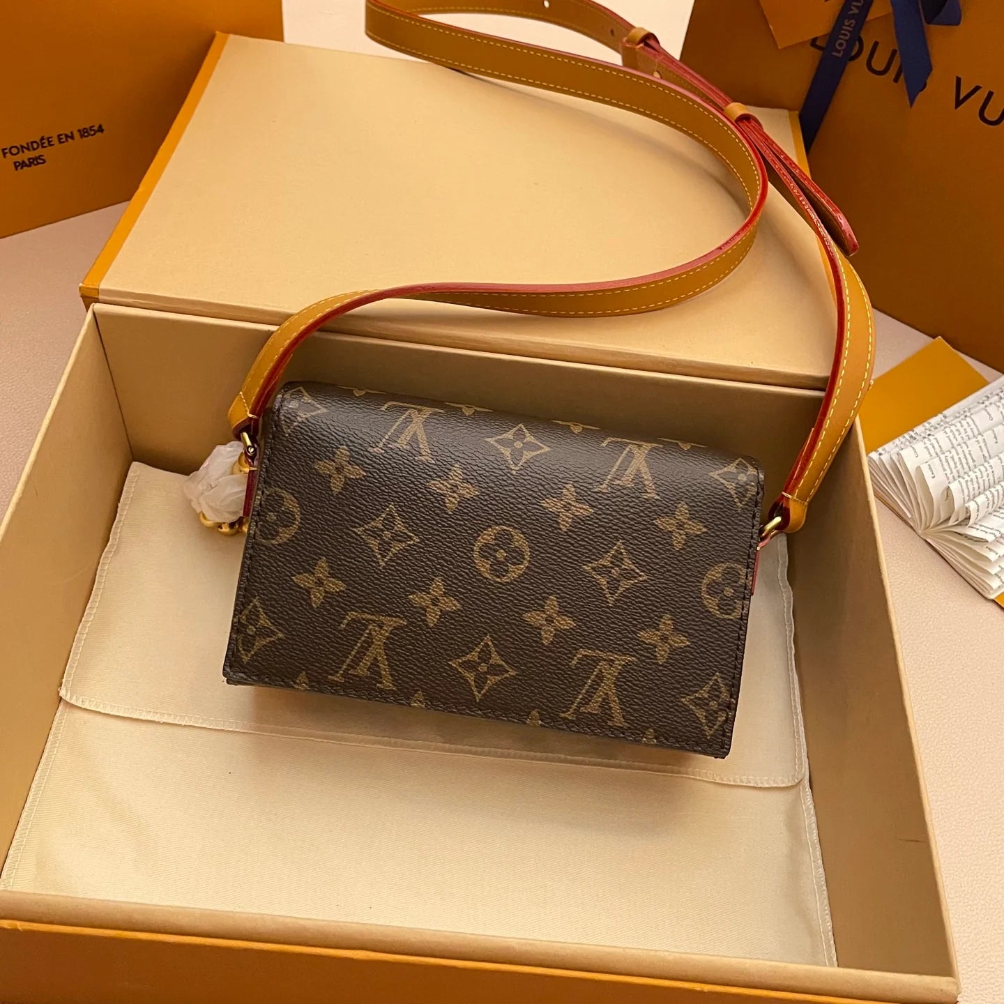 LV BAG M