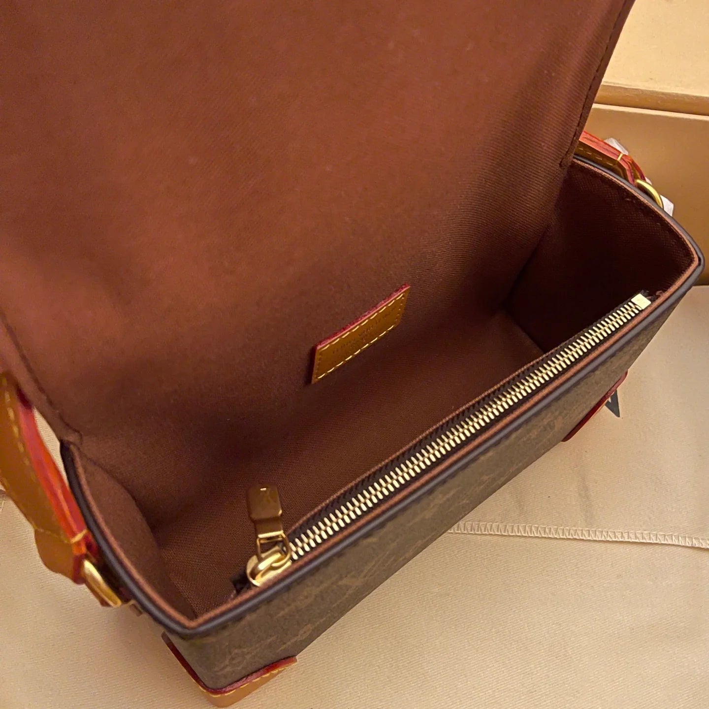 LV BAG M