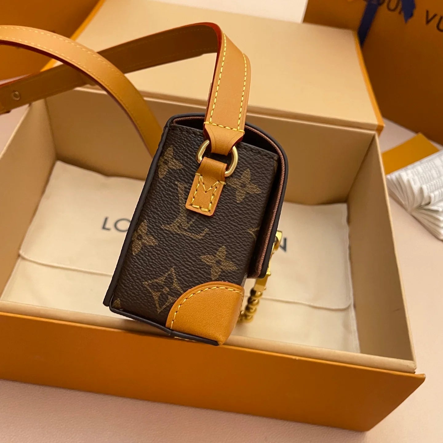 LV BAG M