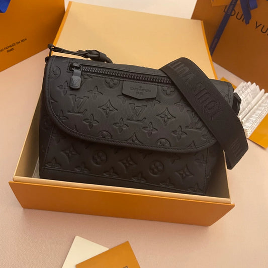 LV BAG M