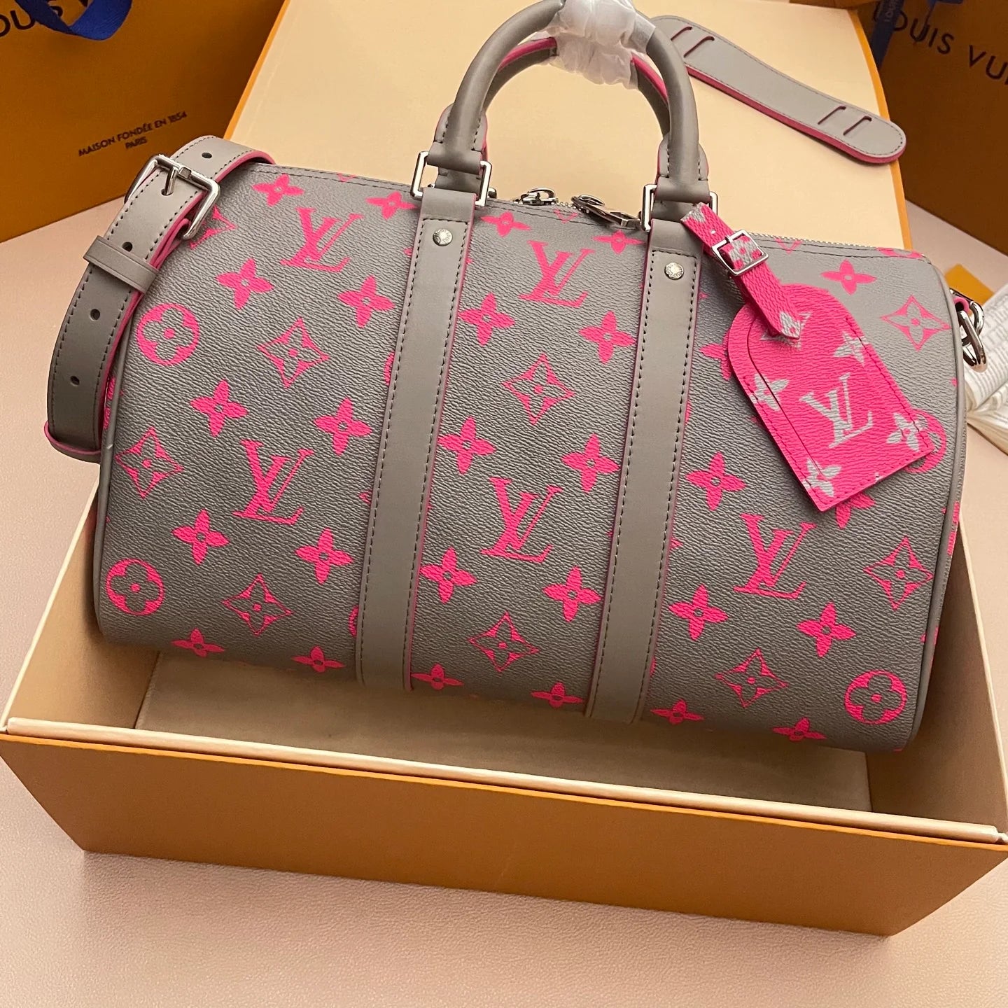 LV BAG M